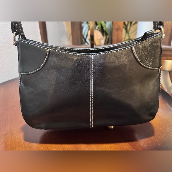 Etienne Aigner Black Shoulder Bag with Structured Design - Picture 4 of 11